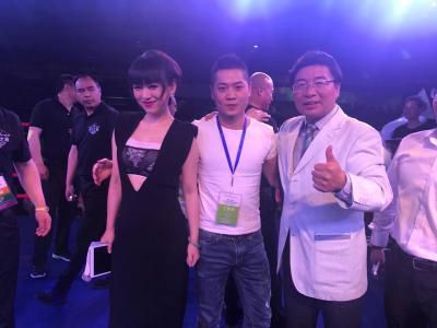 健身房里被教练c到呻吟男女视频